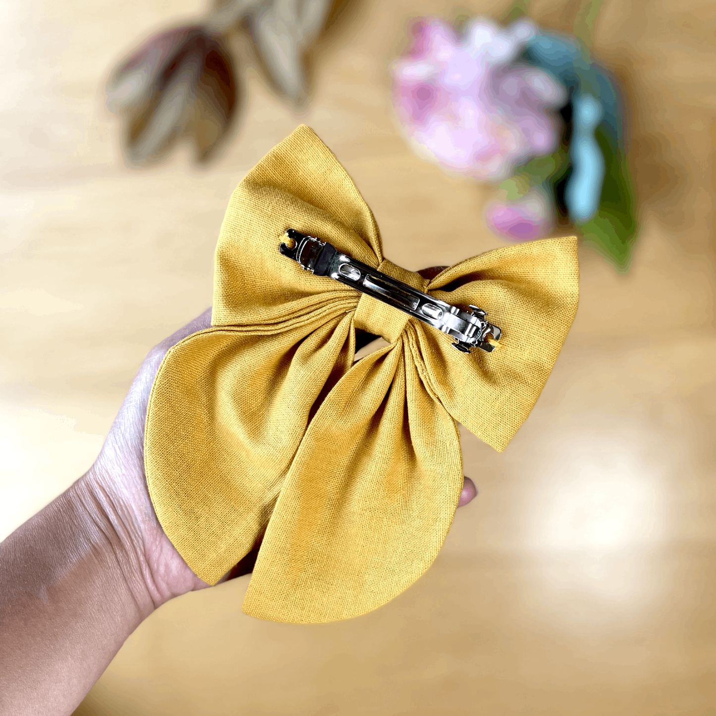 Laço amarelo corações