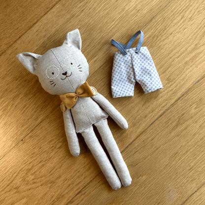Gatinho macacão e laço